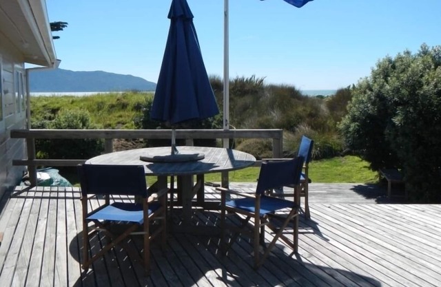 Classic Lockwood - beach front location