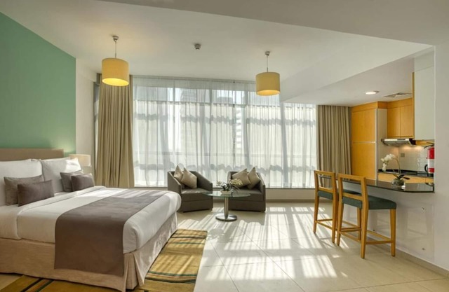 Classic one Bedroom Near Carrefour Tecom By Luxury Bookings