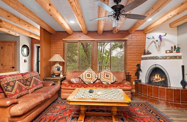 Classy Casita, Hot tub, Pool, Dwtn walk