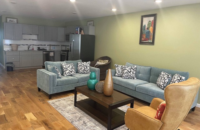 Classy & Peaceful Home for Family & Friends - 20 mins from EWR, MetLife Stadium