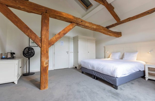 Clean and Calm Stay Near Walking Trails and Outlet Stores! Onsite Dining