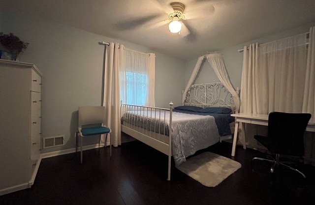 clean and tidy room in Columbia, Heights 50th, let you have a good sleep