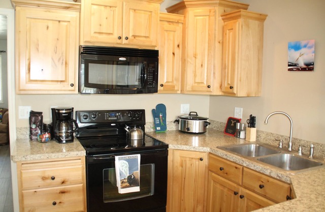 Clean & Comfortable Townhome|Near Costco|Self-Checkin|Great for kids|Rest& Relax