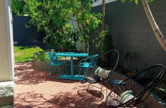 Clean & Cozy w/Private Entrance for 1-2 Guestsnn