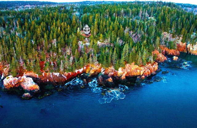 Cliff-perched: stunning ocean views, private hiking trails, complete seclusion