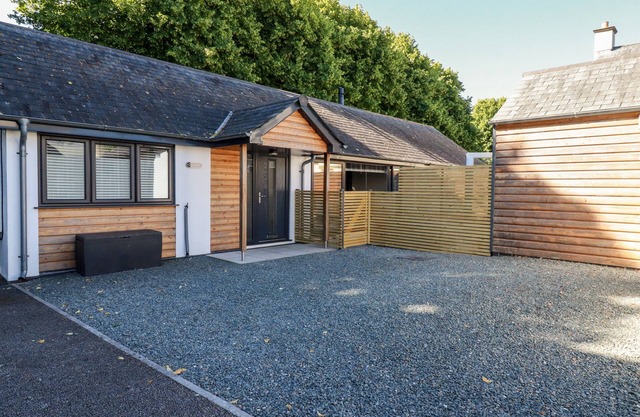 CLONMORE, pet friendly, country holiday cottage in Bodmin