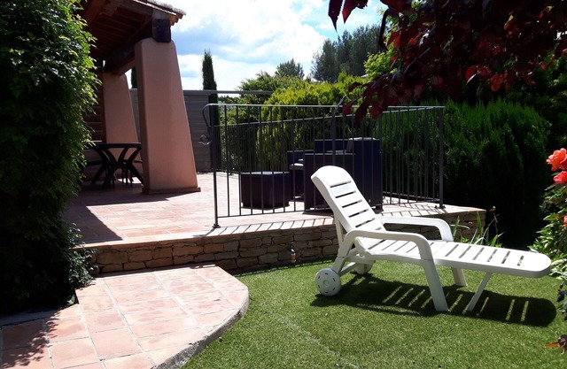 CLOS DE JOCE. Charming house between Sanary and Ollioules