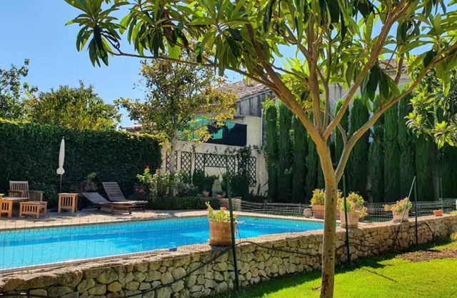 Clos Eugénie, family home with swimming pool!
