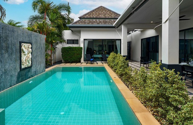 Clos Vougeot - Design 2 bedroom Villa with private pool, not overlooked