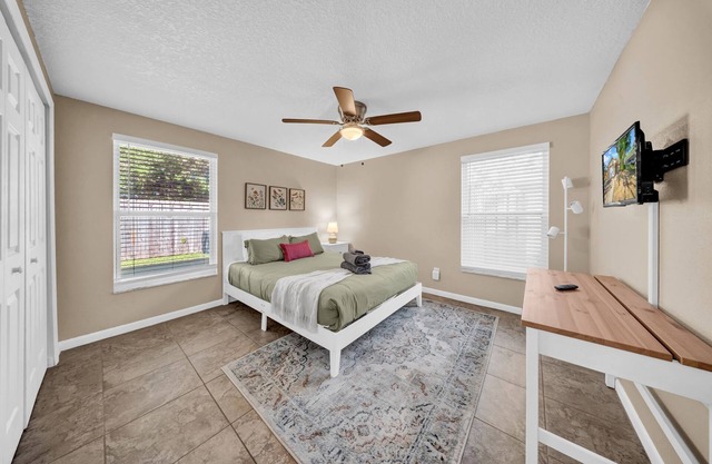 Close to beaches, BBQ, workout gear, private yard