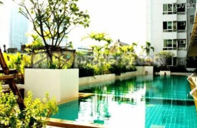 Close to BTS and river, pool, wifi