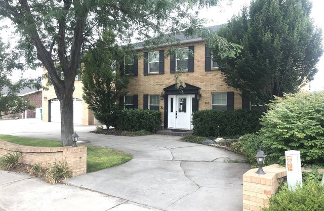 Close to BYU, MTC, UVU, TEMPLES - 6 bedroom-Theater-Piano-Steam Spa-Sport Court