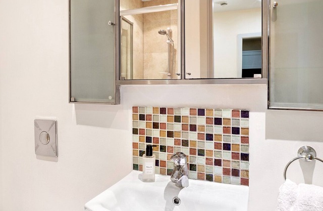 Close to City Centre with free parking!