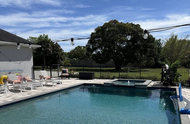 Close to Disney and Beaches, resort style pool area