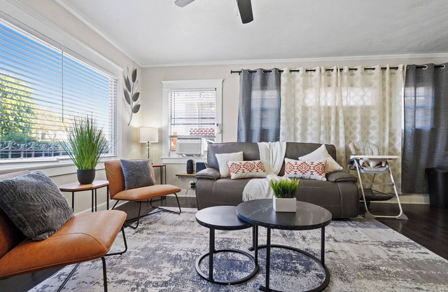 Close to Downtown Long Beach - Arcade - String Lights Patio