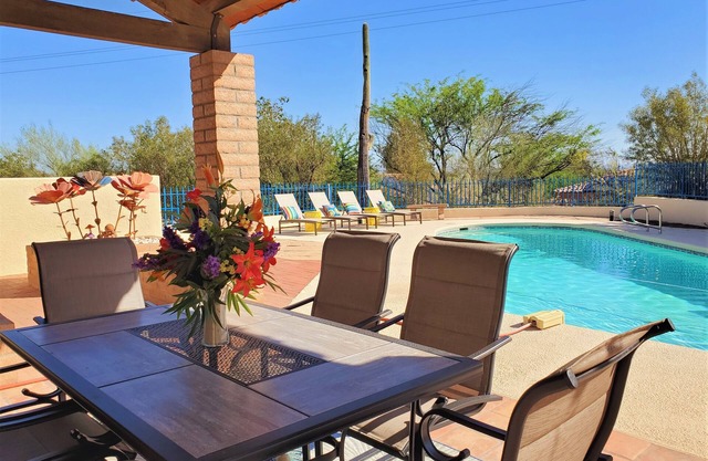 Close to Gem Show with large Garage, near U of A with Pool and Hot Tub.
