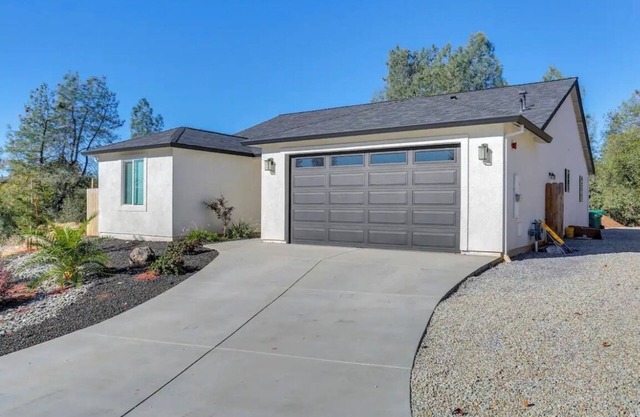 Close to I5-Pet-friendly 3-bedroom house near Bethel