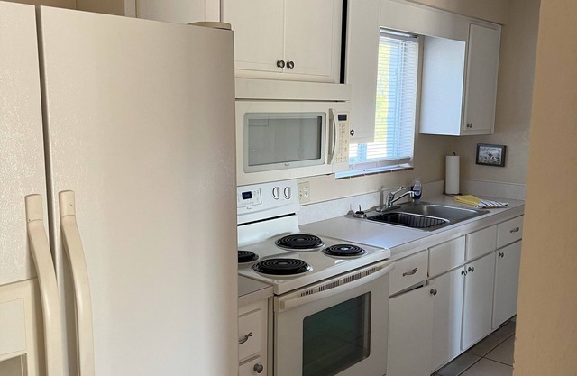 Close to Rainbow River, one bedroom on golf course