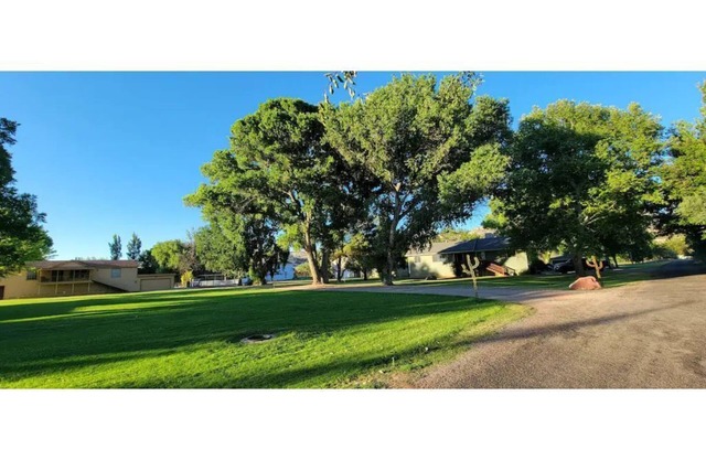 Close to Sedona cozy 2 Queen beds, free WiFi Suite