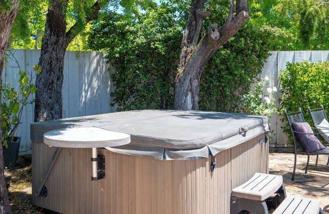 Close to Sonoma Wine country, pool, hottub, cold plunge,3bed, 2bed
