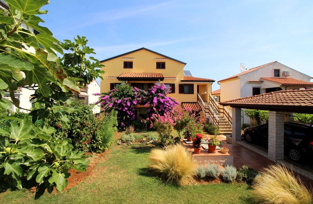 Close to the beach, air-conditioned, quiet location, family-friendly