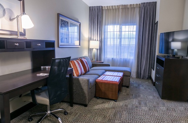 Close to University of Texas | Pool + Breakfast