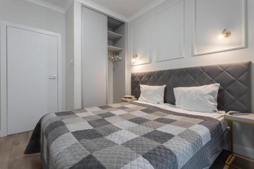 Close-Urban Chic - Luxury Warsaw Stays -10 People- Mennica Residence