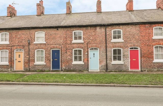 CLOVERLEAF COTTAGE, country holiday cottage in Pickering