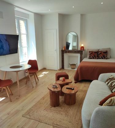 CMG Studio 102 XL Petit-Bois Place Ducale