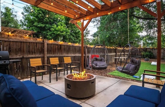 CO3. (House) Ping Pong-Air Hockey-Trampoline