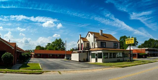Coach House Inn