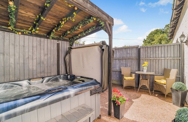 Coachmans Cottage - UK50418