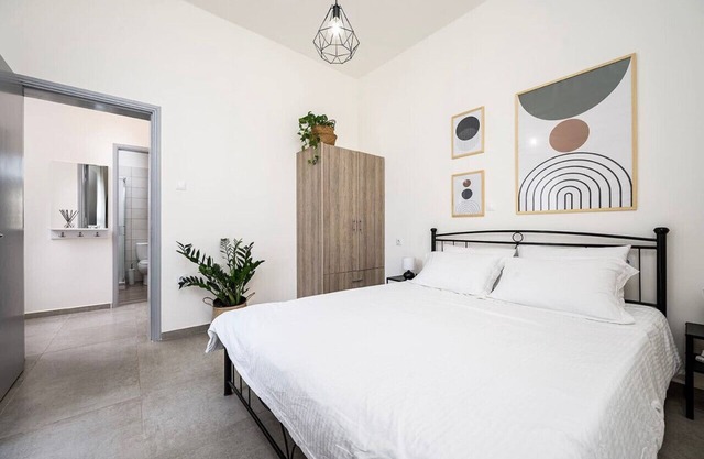 Coastal Elegance Suite 1Min to the Beach
