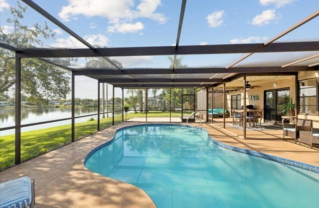 🏖 Coastal Getaway w/Heated Pool, Hot Tub & Relaxing Views