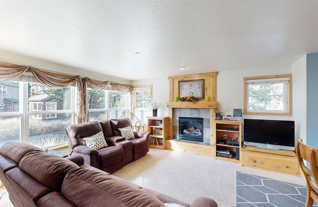 Coastal home walking distance to the beach with outdoor shower & fireplace