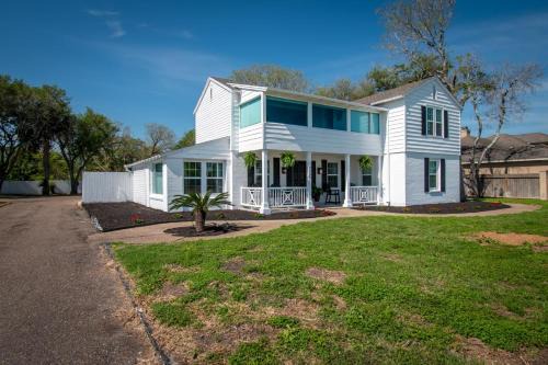Coastal Oasis - Beautiful Ocean Views Awaits