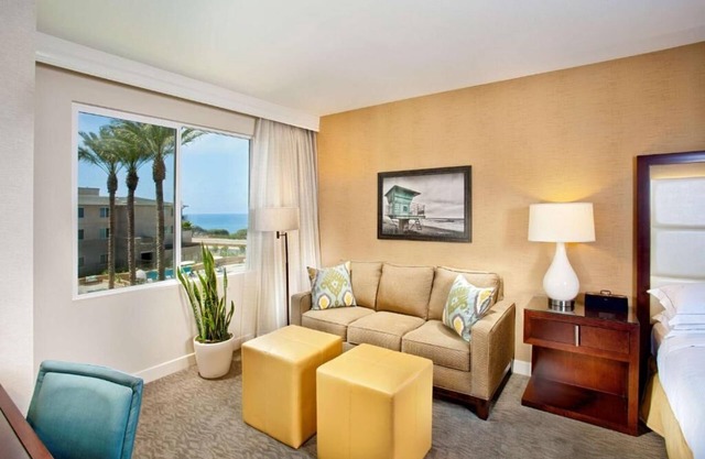 Coastal Retreat Close to South State Beach! Outdoor Pool, Pet-friendly, Parking!