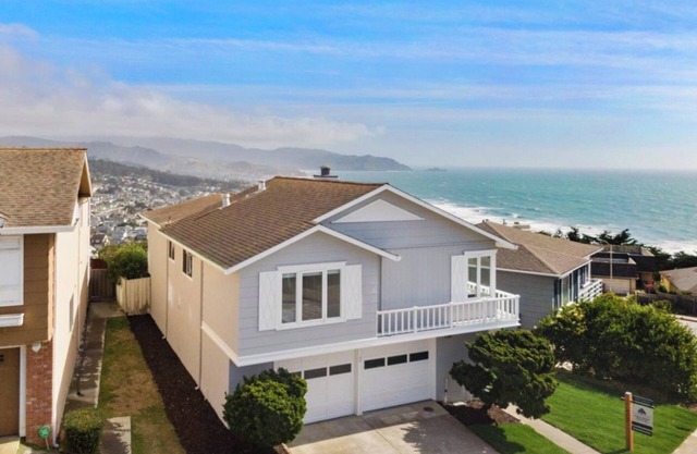 Coastal Retreat w/Ocean Views