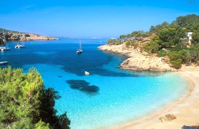 Coastline Chalet stunning views of Sea Sunset and Islands