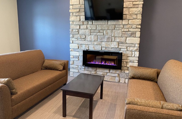 Cobblestone Inn & Suites - Forest City