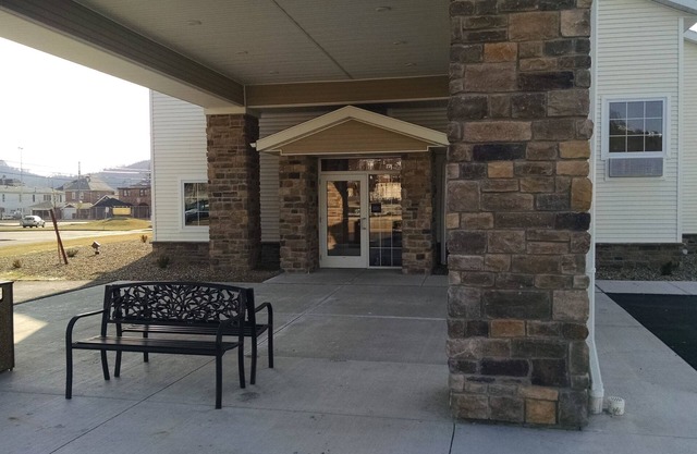 Cobblestone Inn & Suites - Ambridge