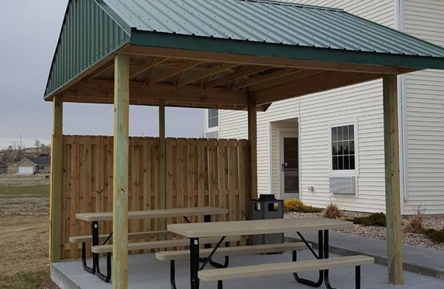 Cobblestone Inn & Suites - Cambridge