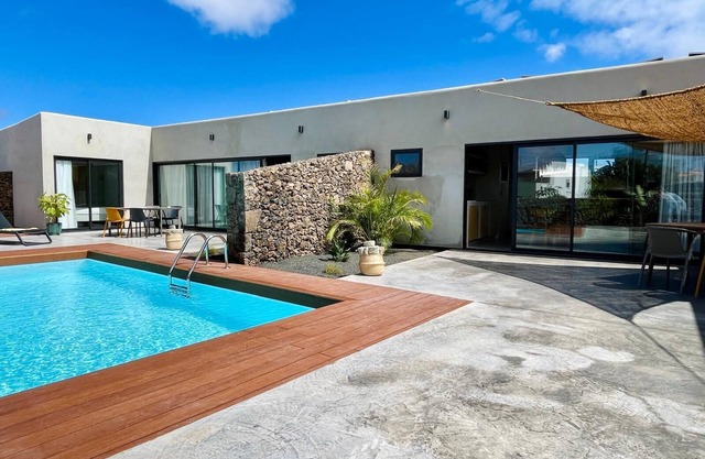 Coco's House Lajares - Luxury villa with private pool, 4 rooms & ensuite bathroom