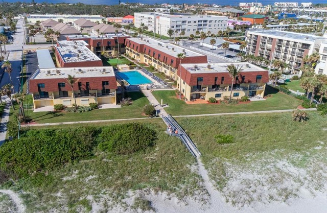 Cocoa Beach Club