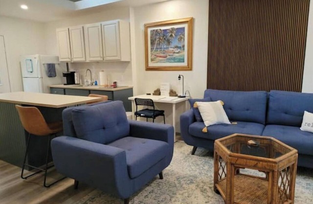 Cocoa Village Hideaway - 1 Bedroom/1 Bath Walk to Riverfront and Restaurants