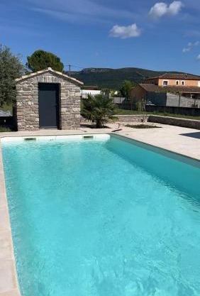 Cocon aux portes des Cévennes avec piscine