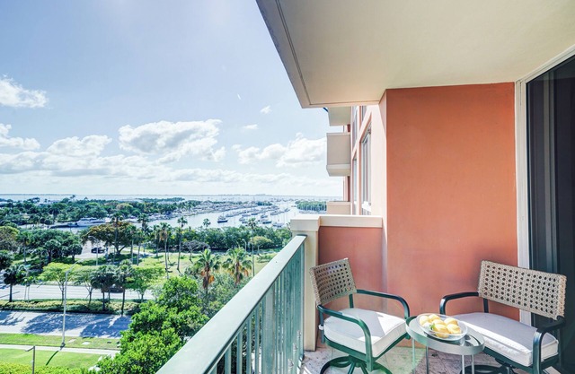 Coconut Grove Beauty! 1/1 Bayview Condo w/Free Parking