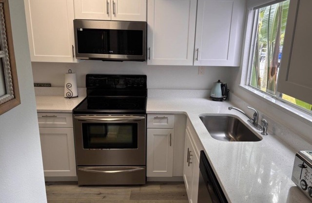 Coconut Palms Townhome 2 Bedroom Townhouse by RedAwning