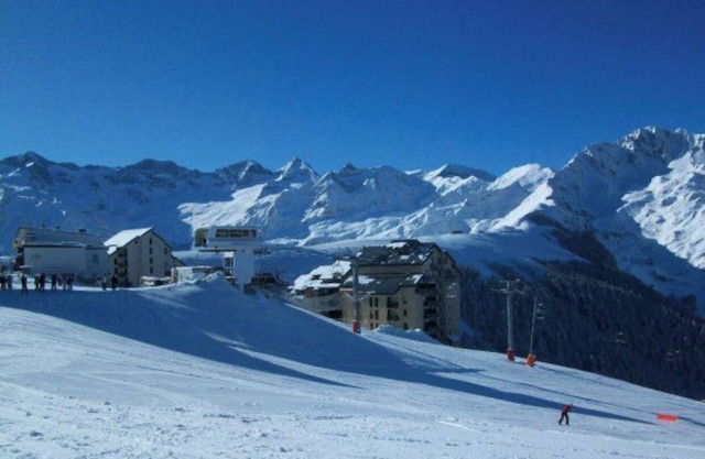 Cocooning studio you will enjoy the breathtaking view of the mountains
