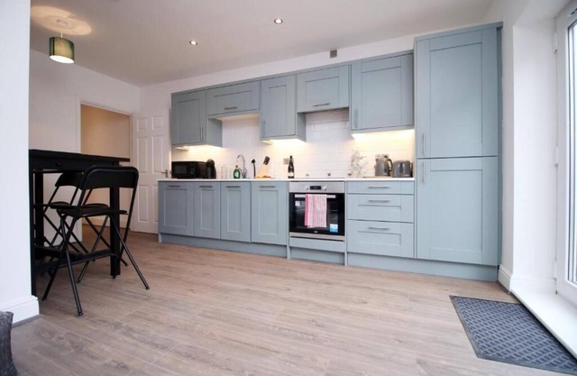 Cohost Partners Cozy 2BR Flat Near Cardiff Attractions